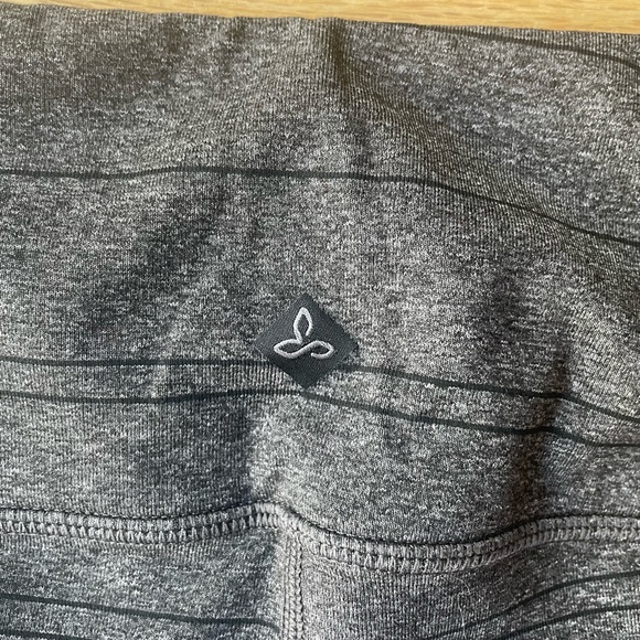 Prana Gray Leggings Size XL in Excellent Condition - Picture 9 of 14